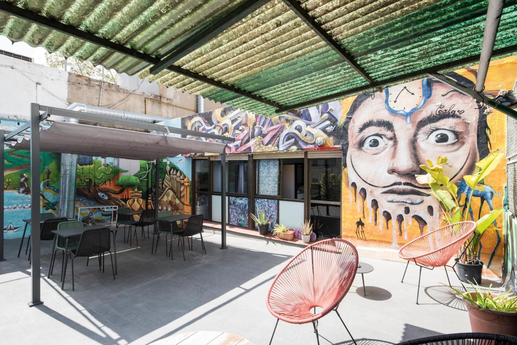 No Limit Hostel Graffiti Barcelona Bagian luar foto