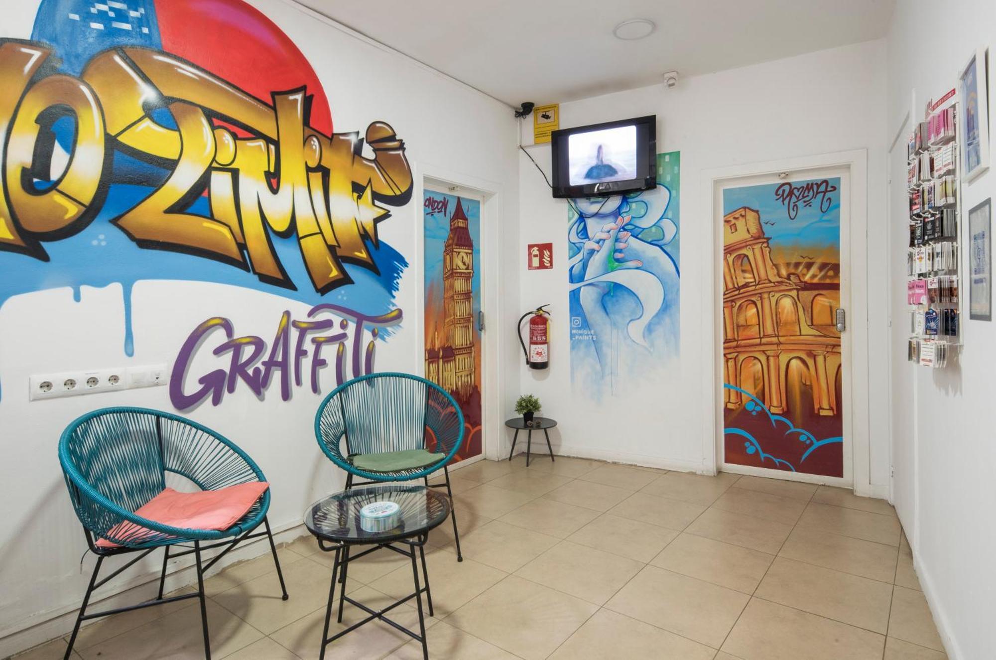 No Limit Hostel Graffiti Barcelona Bagian luar foto